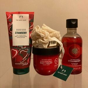 The Body Shop Strawberry Body Yogurt Shower Scrub & Gel SET